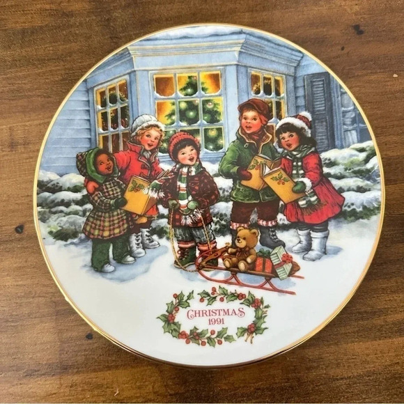 Avon Perfect Harmony 1991 Gold Trimmed Vintage Decor Plate - Picture 2 of 7